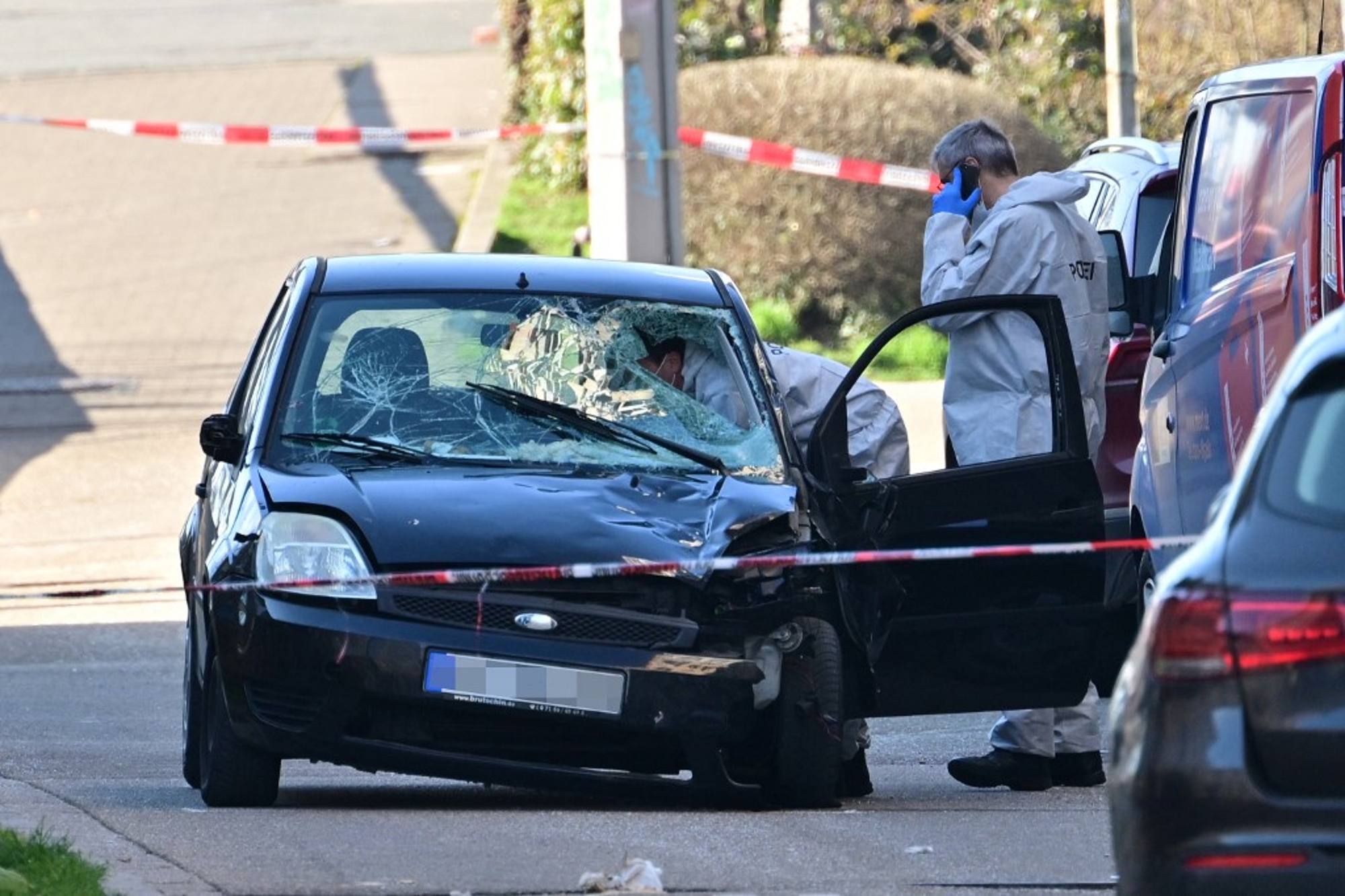 Titre : Tragédie à Mannheim : un conducteur cause la mort de deux personnes et fait 11 blessés