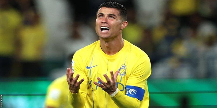 Cristiano Ronaldo renonce à un match en Iran en raison d’une menace de 99 coups de fouet pour avoir enlacé une artiste handicapée