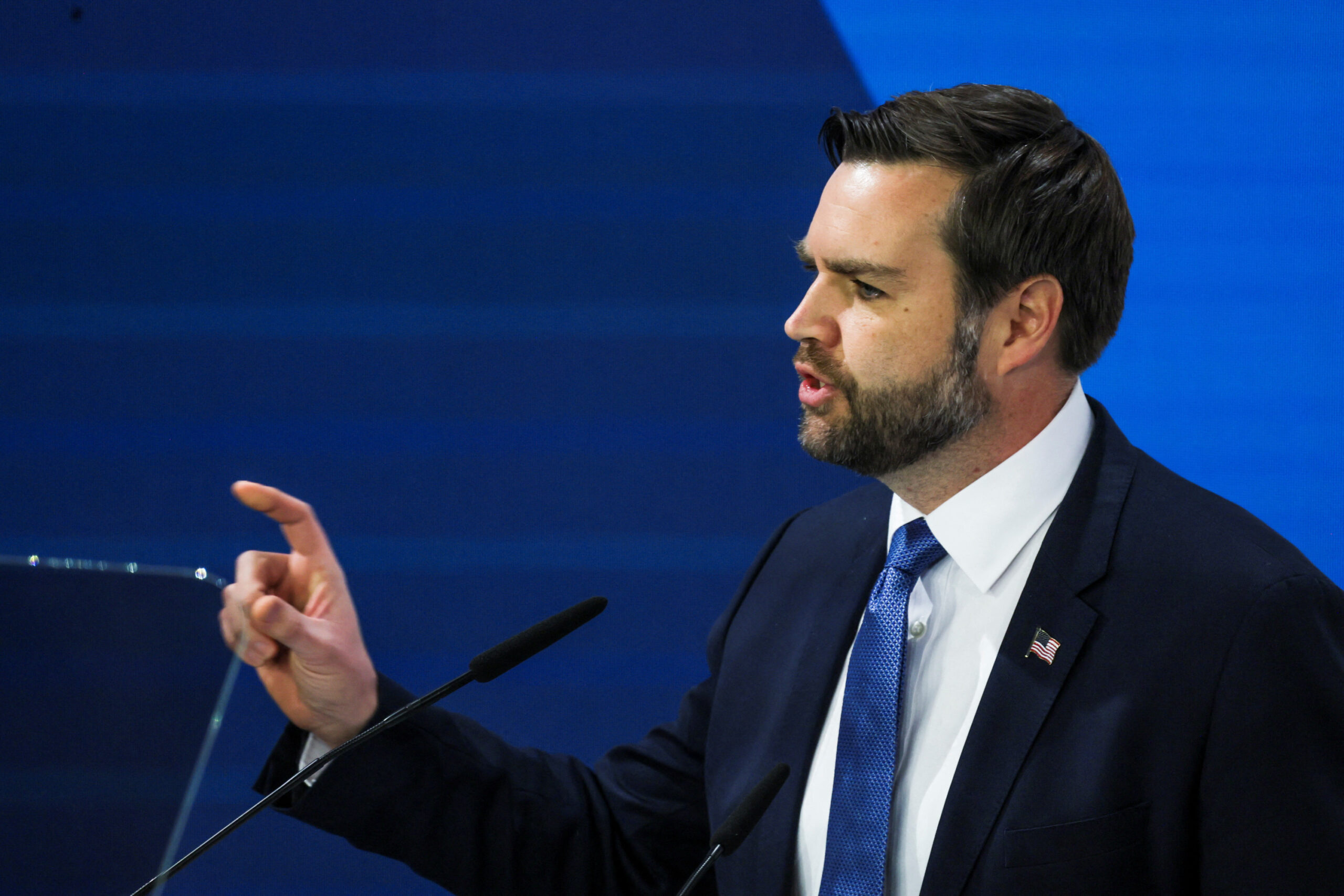 J. D. Vance : « L’importation massive d’immigrés à faible rémunération n’a pas amélioré la productivité ou le PIB des sociétés occidentales »
