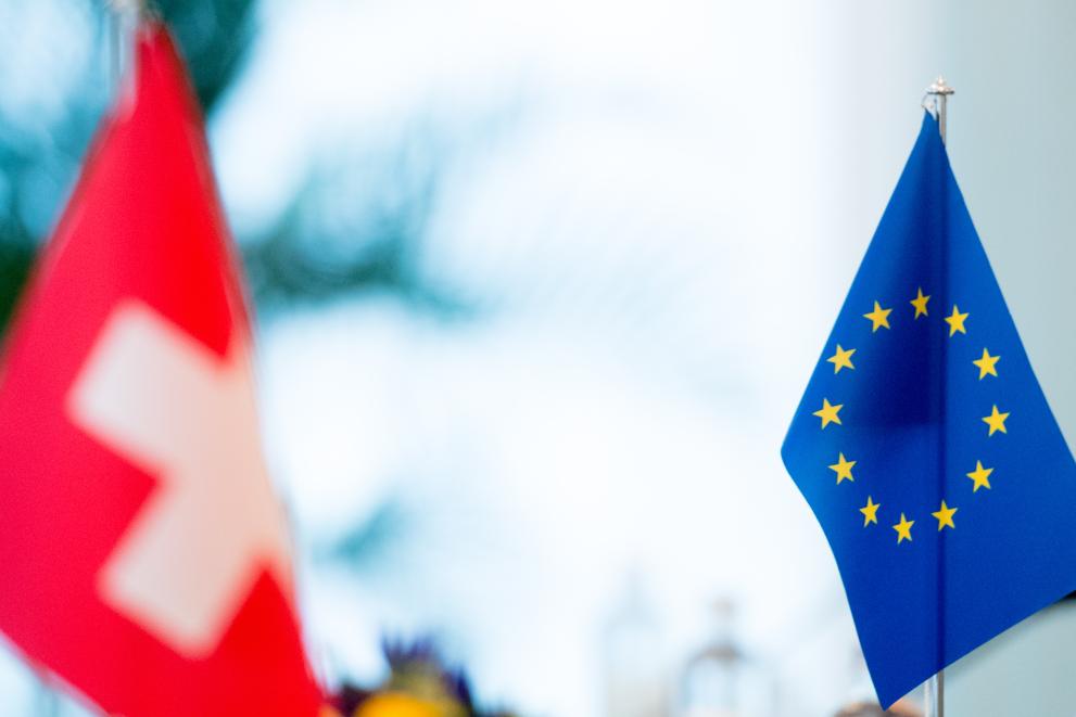 Titre: L’accord Suisse-UE : une entente critiquée pour ses aspects néocoloniaux