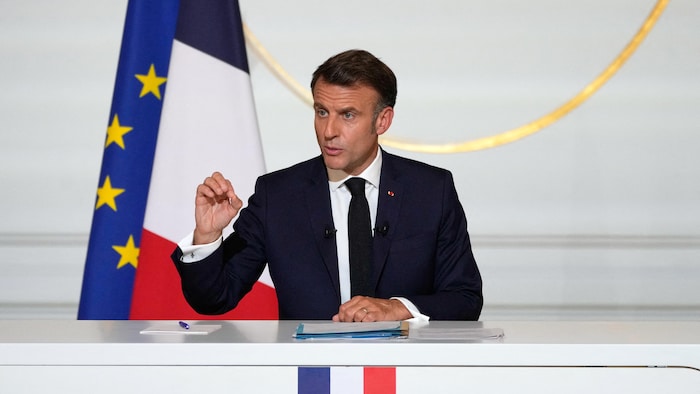 La France plonge dans la crise politique avec le drapeau palestinien