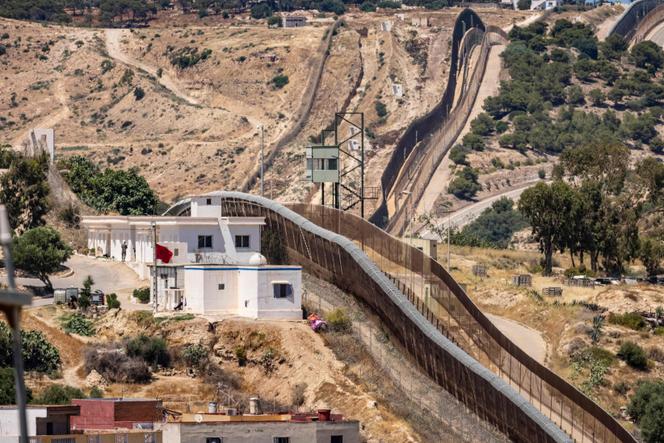 Espagne : des centaines de mineurs marocains non accompagnés évacués d’une enclave espagnole vers le continent