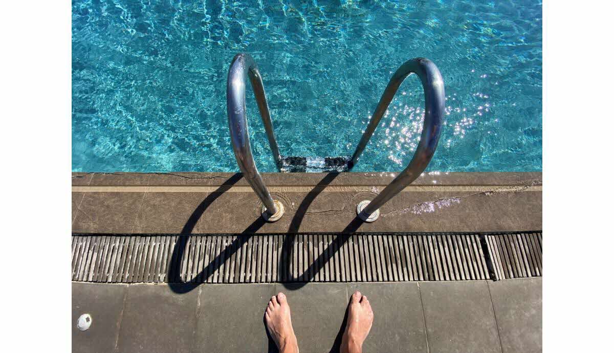 Porrentruy interdit les Français de la piscine : une mesure controversée et inacceptable
