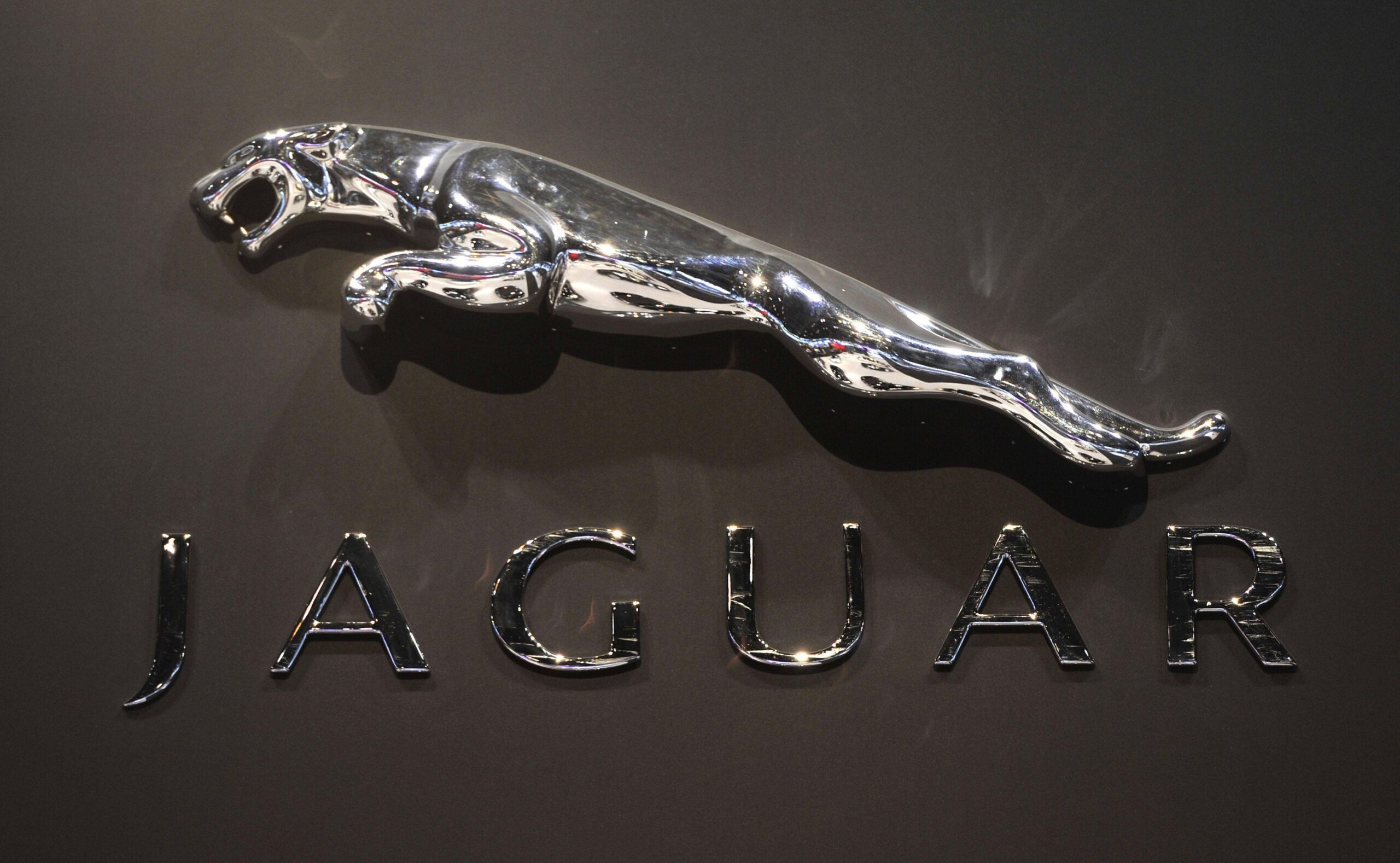Jaguar plonge dans le chaos : 97 % de baisse des ventes en Europe après un rebranding controversé